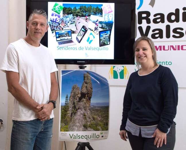 La edila de Turismo, Naira Hernández, y por el presidente de la Asociación de Senderos Valsequillo Niguada, Luis Suárez (Foto TA)